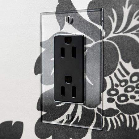 Invisible_outlet_black