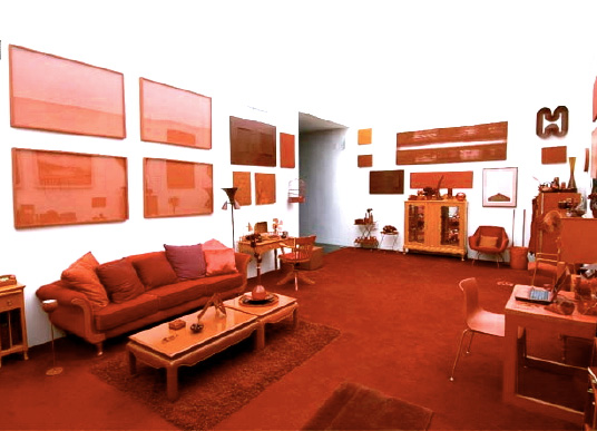red-monochromatic-room